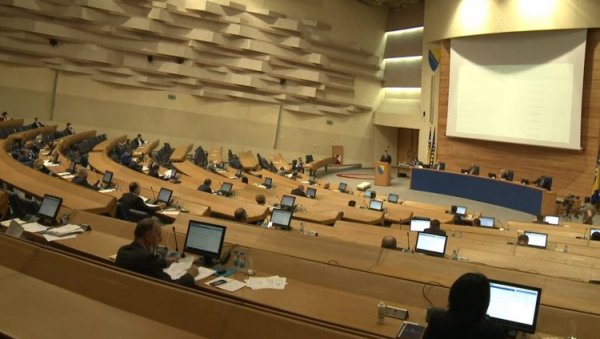 ГЛАСАЛО 77 ПОСЛАНИКА: Парламент БиХ ограничио поскупљење струје на 20 одсто