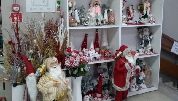 ДЕДА МРАЗ СТИЖЕ РАНИЈЕ: У Пожаревцу већ почела новогодишња продаја