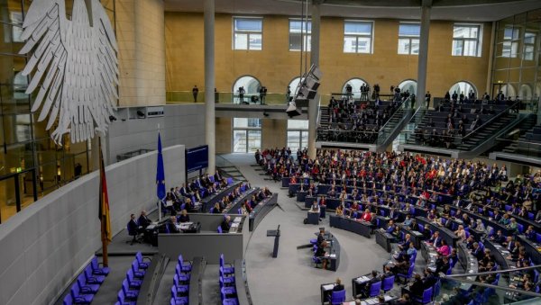 БУНДЕСТАГ ПУН РЕКОРДА: Немачки парламент кошта пореске обвезнике милијарду евра годишње
