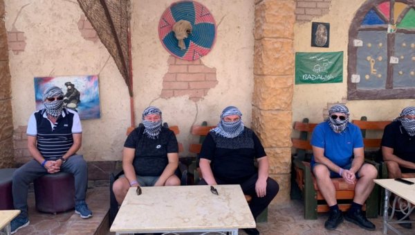 ПАЛМА У ЕГИПТУ: Код бедуина је време одавно стало, али су вакцинисани против короне (ФОТО)