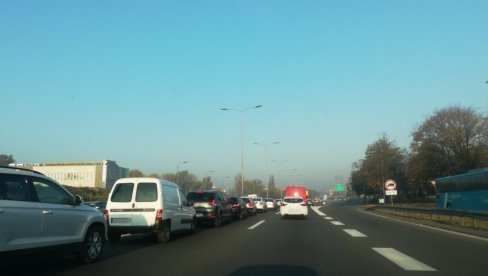 KOLONA NA AUTOKOMANDI: Gužve na beogradskim ulicama - Magla otežava saobraćaj (FOTO)
