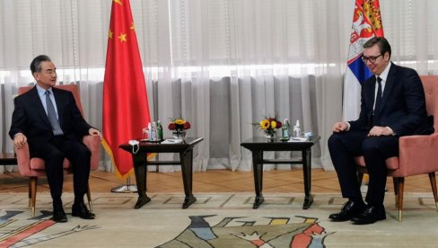 SI ĐIPING POŠTUJE PRIJATELJSTVO KINE I SRBIJE: Vang Ji Vučiću preneo srdačne pozdrave kineskog predsednika