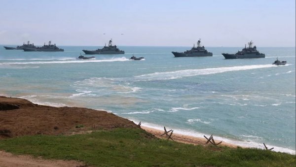 РУСКИ БРОДОВИ СТИГЛИ У СИРИЈУ: Шест великих десантних бродова изазвали пометњу у НАТО