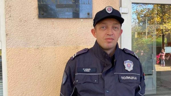 РАША ЦАР - ПОЗНАЈЕ СВАКО ДЕТЕ: Полицајца Радишу Савића, миљеника основаца из Младеновца, похвалио и МУП