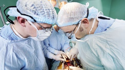 OBAVLJENA PRVA TRANSPLANTACIJA BUBREGA U TIRŠOVOJ: Tim hiruraga predvodili lekari iz Londona