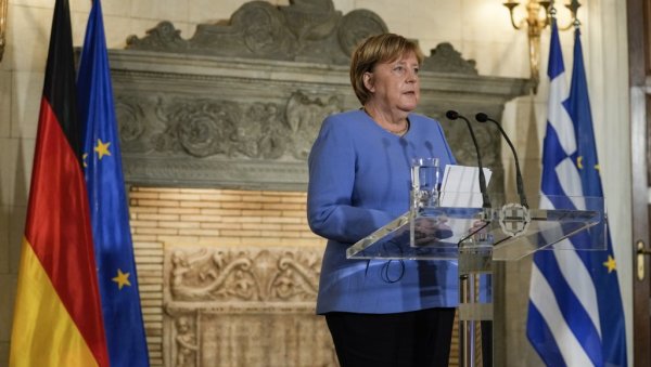 АДИО ЗА НАЈВЕЋЕГ (НЕ)ПРИЈАТЕЉА: Меркелова у последњој политичкој посети Грчкој, у којој је сарађивала са осморицом премијера