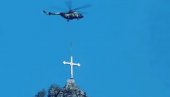 KRST IZNAD MILEŠEVE: Helikopteri Vojske Srbije postavili hrišćansko obeležje (VIDEO)