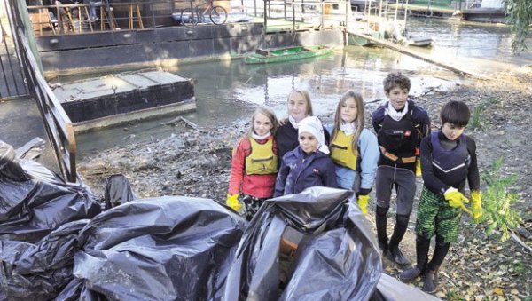 ДА ДУНАВ БУДЕ ЧИСТИЈИ: Почела акција уклањања смећа дуж Кеја Ослобођења под називом Грабимо ветар