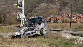 AUTOMOBIL POTPUNO SMRSKAN: Prve fotografije nesreće na pružnom prelazu u Pirotu, voz naleteo na vozilo (FOTO)