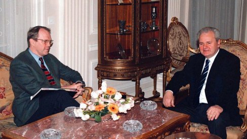 KAKO JE HIL SPREMAO MAT MILOŠEVIĆU: Kandidat za ambasadora SAD neformalnim predlogom iz 1998. najavio šta je cilj Vašingtona na KiM