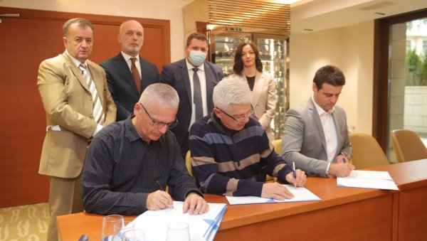 ПОТПИСАН ТРИЛАТЕРАЛНИ СПОРАЗУМ: Боље увезивање учесника транспортног ланца на правцу Бар—Београд