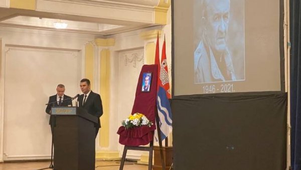 КОМЕМОРАЦИЈА СЛАВИШИ САБЉИЋУ: Новинари и сниматељи одали пошту преминулом колеги