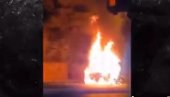 UZNEMIRUJUĆI SNIMAK NESREĆE: Tina bila zaglavljena u zapaljenom autu sa svojim psom - Prolaznici bezuspešno pokušavali da je izvuku (VIDEO)