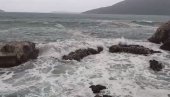 JAKO NEVREME U CRNOJ GORI! Ogromni talasi poplavili šetalište (VIDEO)