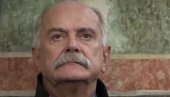 NIKITA MIHALKOV OTPUŠTEN IZ BOLNICE: Slavni režiser poslao poruku nakon povratka kući - Biće potrebno još neko vreme
