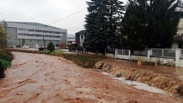 ВАНРЕДНА СИТУАЦИЈА НА ПАЛАМА! Страшне поплаве у Српској, критично у неколико насеља (ФОТО/ВИДЕО)