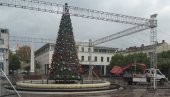 POSLEDNJI POKUŠAJ DPS: Podgorica počela sa kićenjem grada skoro dva meseca pre Nove godine