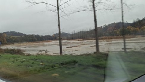 IZLIO SE JADAR KOD LOZNICE: Zbog obilnih padavina poplavljene njive (FOTO)