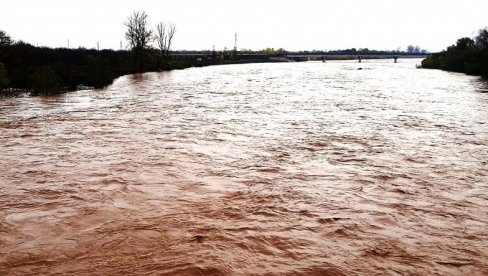 СМИРУЈЕ СЕ СИТУАЦИЈА: Опада водостај реке Босне у Добоју