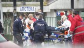ЈЕЗИВЕ ФОТОГРАФИЈЕ ИЗБОДЕНОГ ПОЛИЦАЈЦА: Са тешким повредама пребачен у болницу, крвава мајица и лице искривљено од болова