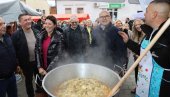 OTVORENA 22. FUTOŠKA KUPUSIJADA: Tradicionalnu manifestaciju posetili ministarka Irena Vujović i gradonačelnik Miloš Vučević