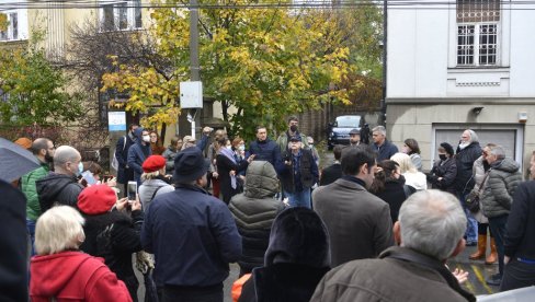 НЕМА РУШЕЊА ВИЛЕ: Протест грађана код здања у Интернационалних бригада 47 на Врачару, инвеститор користи правну незаштићеност објекта