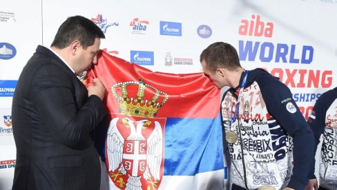 SRBINU URUČENA MEDALJA Vladimir Mirončikov heroj SP u boksu 2021.