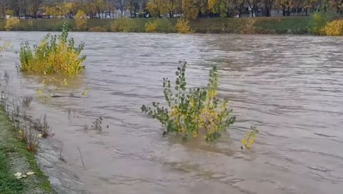 DRAMA KOD ZENICE: Nabujala reka progutala ljude, čeka se dolazak ronilaca! (FOTO+VIDEO)