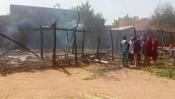 РАСТЕ БРОЈ ЖРТАВА У НИГЕРУ: Погинуло најмање 25 основаца у пожару школе (ФОТО)