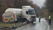 IZ CISTERNE CURIO MAZUT PO PUTU: Izbegnuta šteta na putu Nova Varoš - Prijepolje