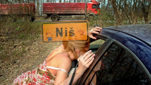 НИШЛИЈА НАСТРАДАО Увео проститутку у ауто, а када је видео призор - занемео од страха! Побегла с новцем