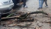 GRANA PALA ŽENI NA GLAVU: Nesreća u Tiršovoj ulici