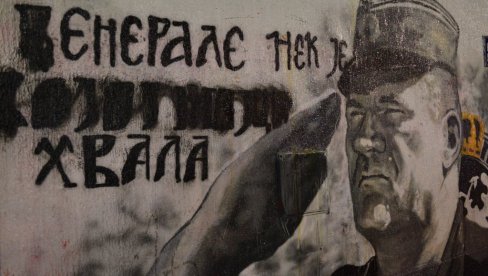 PATRIOTSKI TONOVI U BEOGRADU: Srpska muzika ispred murala - mladi pevaju i čuvaju lik generala