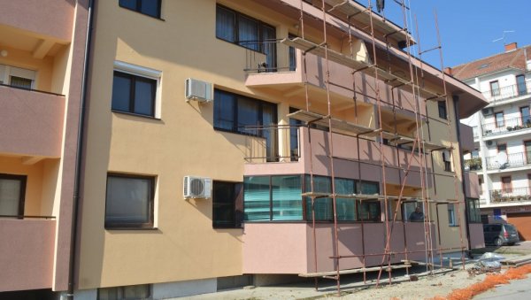 ПРОГРАМ О СУФИНАНСИРАЊУ: Топлији станови и куће, а грејање јефтиније