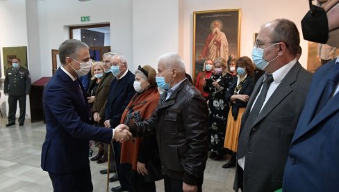 POVODOM DANA PRIMIRJA: Ministar Stefanović sa potomcima ratnika Srbije iz Prvog svetskog rata