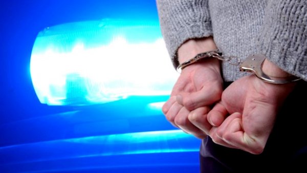 ЗАПАЛИЛИ АУТО СУГРАЂАНИНУ: Новосадска полиција ухапсила двојицу младића