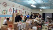 DAROVI VIŠEČLANIM PORODICAMA: U humanitarnoj akciji Eparhije bačke učestvovali i đaci iz Novog Sada (FOTO)