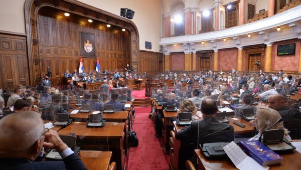 СКУПШТИНА СРБИЈЕ ЗАВРШИЛА РАСПРАВУ: Посланици у 13 часова гласају о Закону о референдуму