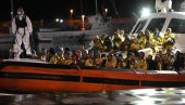 ИТАЛИЈАНСКА ОБАЛСКА СТРАЖА СПАСИЛА 303 ЉУДИ: Мигранти из Египта стили покисли и промрзли након олује (ФОТО)