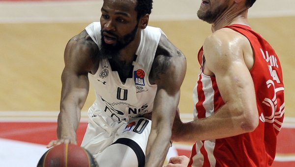 ВЕЧИТИ ДЕРБИ У ДРУГАЧИЈЕМ ИЗДАЊУ: Приказан ТРЕЈЛЕР за документарни филм о кошаркашком ривалству ЗВЕЗДЕ и ПАРТИЗАНА (ВИДЕО)