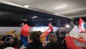 ТАМО ДАЛЕКО, ТАМО ЈЕ СРБИЈА! Орлови дочекани уз дирљиву песму - моменти за памћење на аеродрому Никола Тесла (ВИДЕО)