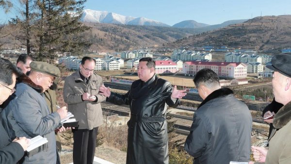 ПРВО ПОЈАВЉИВАЊЕ ПОСЛЕ МЕСЕЦ ДАНА: Погледајте како сада изгледа Ким Џонг Ун (ФОТО/ВИДЕО)