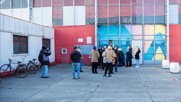 ЗБОГ ВЕЛИКИХ ГУЖВИ: У спортској дворани Медисон у Зрењанину поново отворени пунктови за вакцинацију