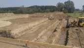 POLUOLIMPIJSKI BAZEN TURISTIČKI POTENCIJAL KOVINA: Na jezeru Šljunkara nastavljena gradnja zatvorenog kupališta