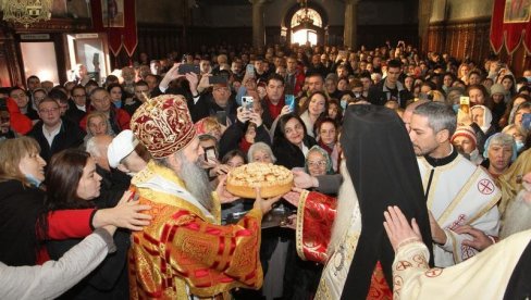 PATRIJARH U NOVOM SADU: Porfirije uručio četiri ordena Srpske pravoslavne crkve