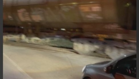 OPASNO PO ŽIVOT: Neobična scena na pruzi kod Loznice, voz tutnji, a rampa podignuta