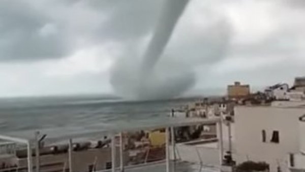 ОЛУЈНИ ВРТЛОЖНИ ВЕТАР УСМРТИО ЧОВЕКА: После урагана ново невреме погодило Сицилију (ВИДЕО)