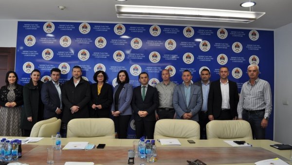 ЈУЈИЋ ПОТПИСАЛА УГОВОРЕ О СУФИНАНСИРАЊУ: Пројекати за неразвијене јединице локалне самоуправе