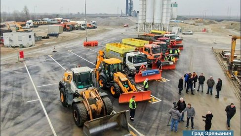 ЗИМСКА СЛУЖБА СПРЕМНА ЗА ИЗАЗОВЕ: Зрењанинци спремили 30 машина и камиона за чишћење снега