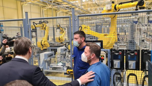 ВУЧИЋ: Фабрика Бојсен у Суботици роботизована као Фолксвагенове у Немачкој (ФОТО/ВИДЕО)